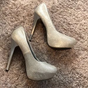 Silver pumps